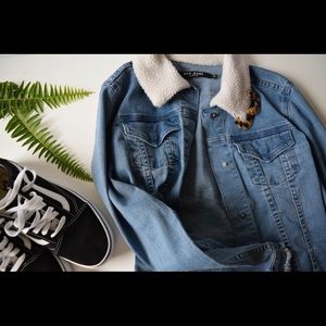 Jean Jacket with fur neck